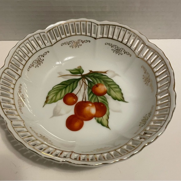 Vintage Ucagco Reticulated Bowl Cherries Japan Excellent - Picture 2 of 9